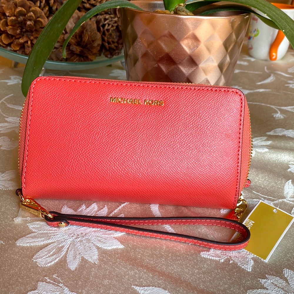 🔥🔥Brand new Michael Kors purse 👛